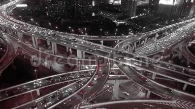 高速公路的<strong>时间流逝</strong>，繁忙的城市高峰<strong>时间</strong>，夜间交通拥堵。